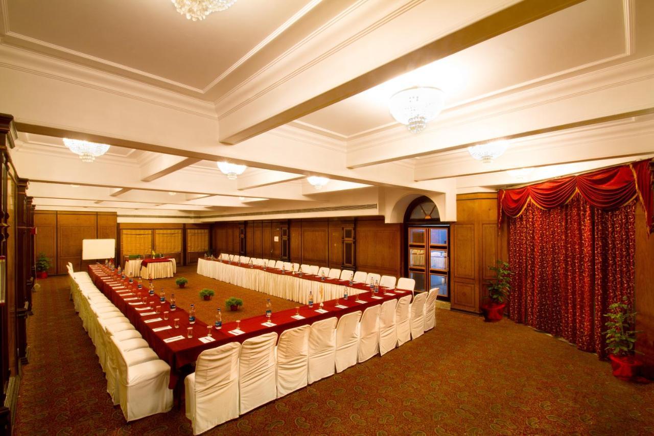 Hotel Deep Palace Lucknow Exteriör bild